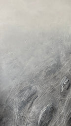 Detailaufnahme Acrylgemälde Planai Nr. 10 rot, freier Pinselauftrag in Grau- und Weißtönen mit gelbem Farbakzent